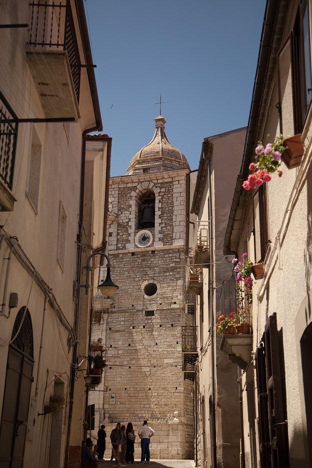 A view of Frosolone's main church from a narrow street